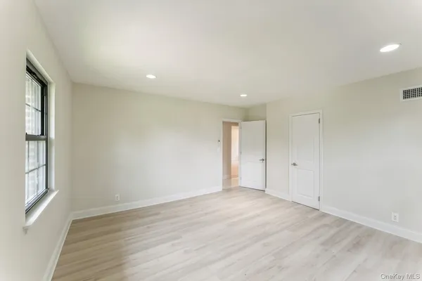 $3,240,000 | 2 Foxwood Road, Kings Point, NY 11024