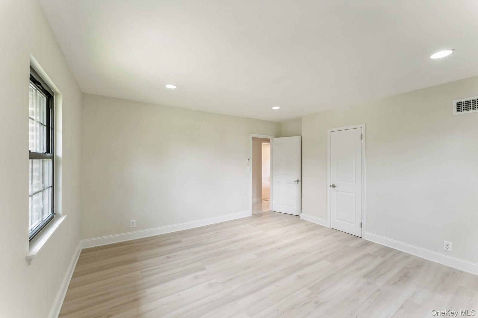 2 Foxwood Road Kings Point, NY 11024 - Photo 13 of 19