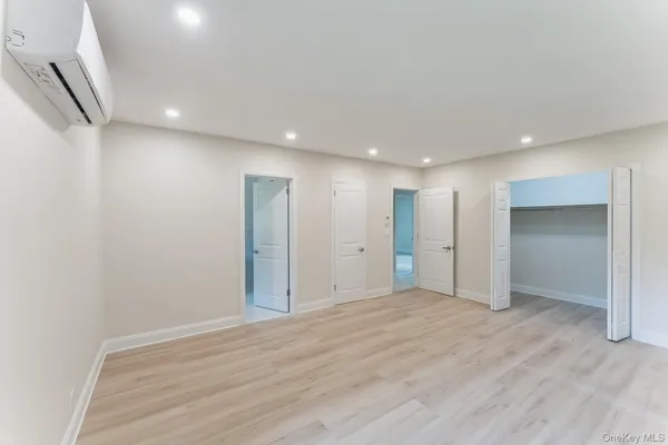 $3,240,000 | 2 Foxwood Road, Kings Point, NY 11024