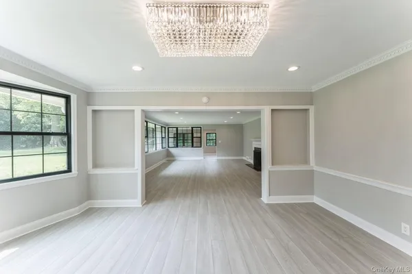 $3,240,000 | 2 Foxwood Road, Kings Point, NY 11024