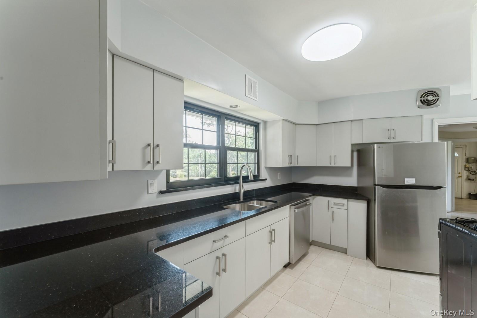 2 Foxwood Road Kings Point, NY 11024 - Photo 17 of 19