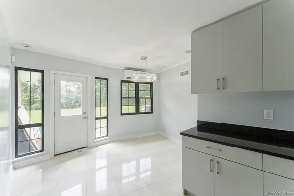 $3,240,000 | 2 Foxwood Road, Kings Point, NY 11024
