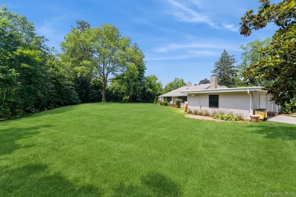 $3,240,000 | 2 Foxwood Road, Kings Point, NY 11024