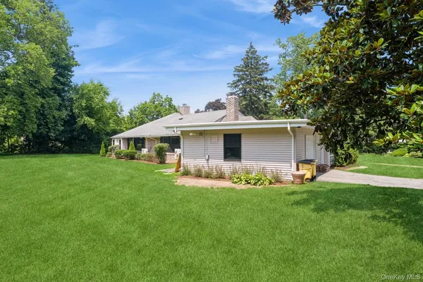 $3,240,000 | 2 Foxwood Road, Kings Point, NY 11024