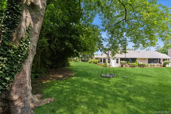 $3,240,000 | 2 Foxwood Road, Kings Point, NY 11024