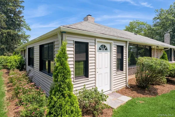 $3,240,000 | 2 Foxwood Road, Kings Point, NY 11024