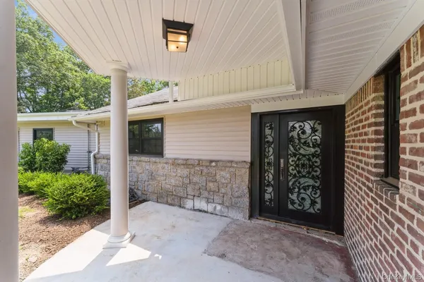 $3,240,000 | 2 Foxwood Road, Kings Point, NY 11024