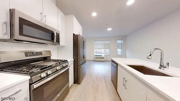 a en suite bathroom with a sink and a mirror
