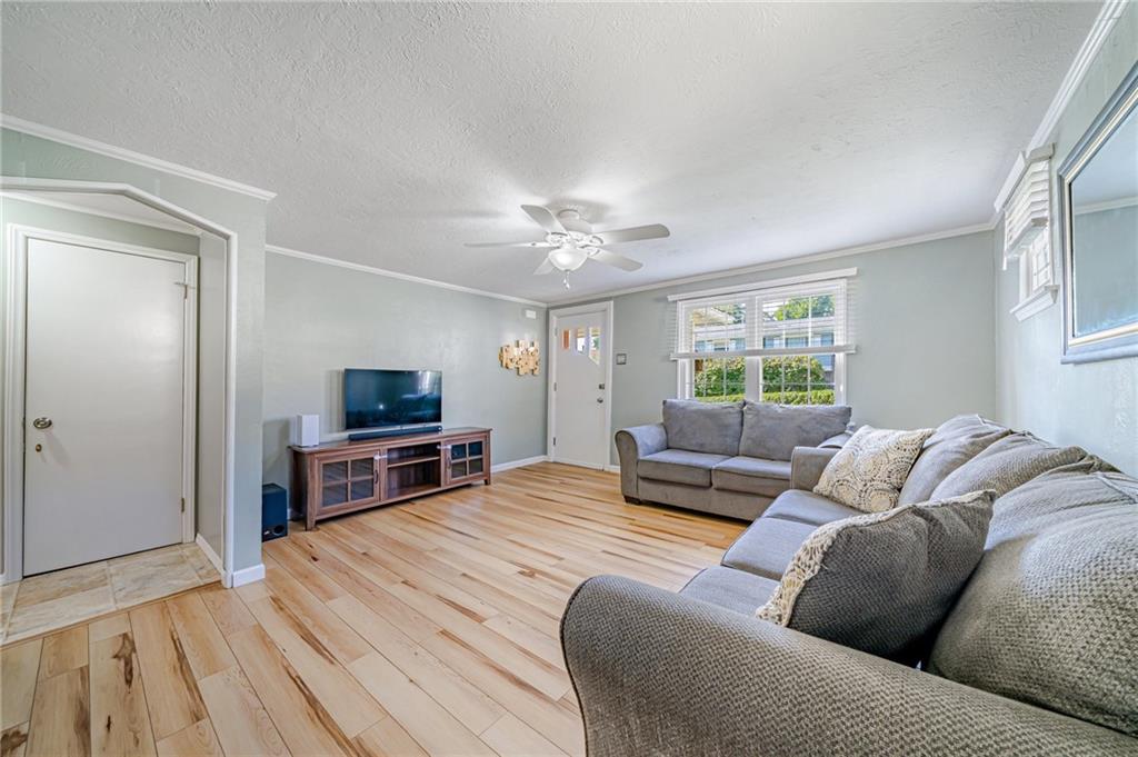 206 Tilford Road Pittsburgh, PA 15235 - Photo 5 of 40 Gallery Image 5