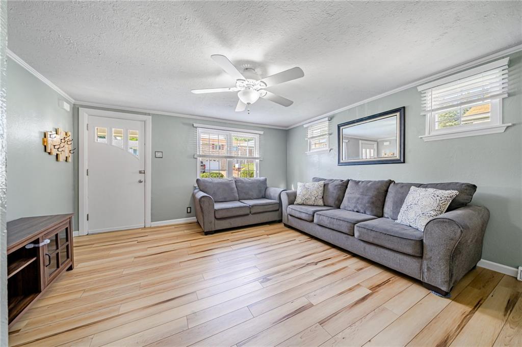206 Tilford Road Pittsburgh, PA 15235 - Photo 6 of 40 Gallery Image 6