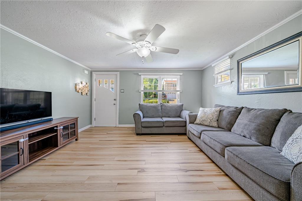 206 Tilford Road Pittsburgh, PA 15235 - Photo 7 of 40 Gallery Image 7