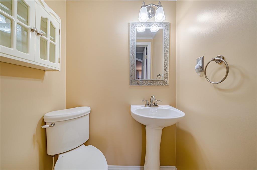 206 Tilford Road Pittsburgh, PA 15235 - Photo 8 of 40 Gallery Image 8