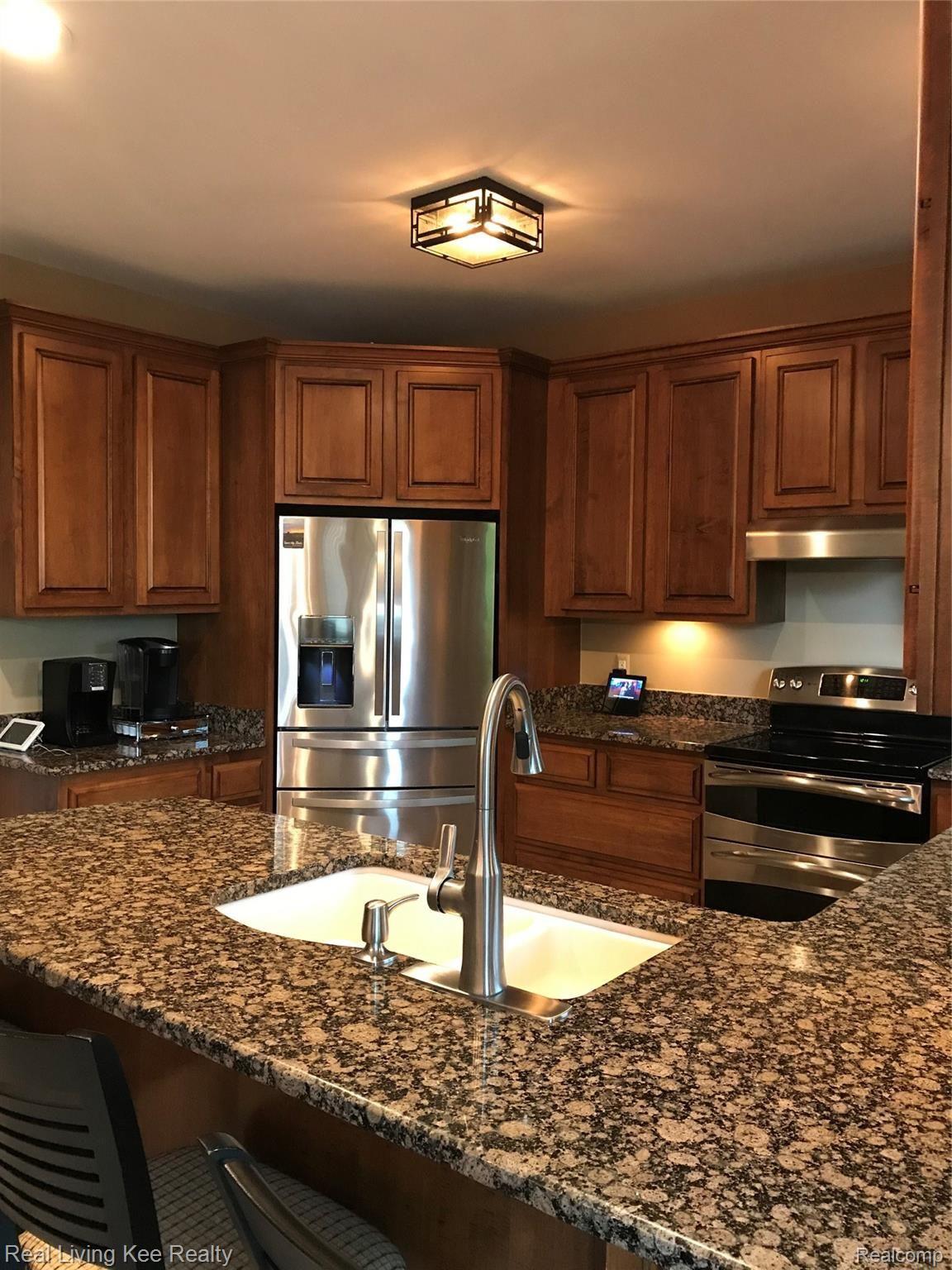 1124 Terra Court Rochester, MI 48306 - Photo 10 of 47 Kitchen