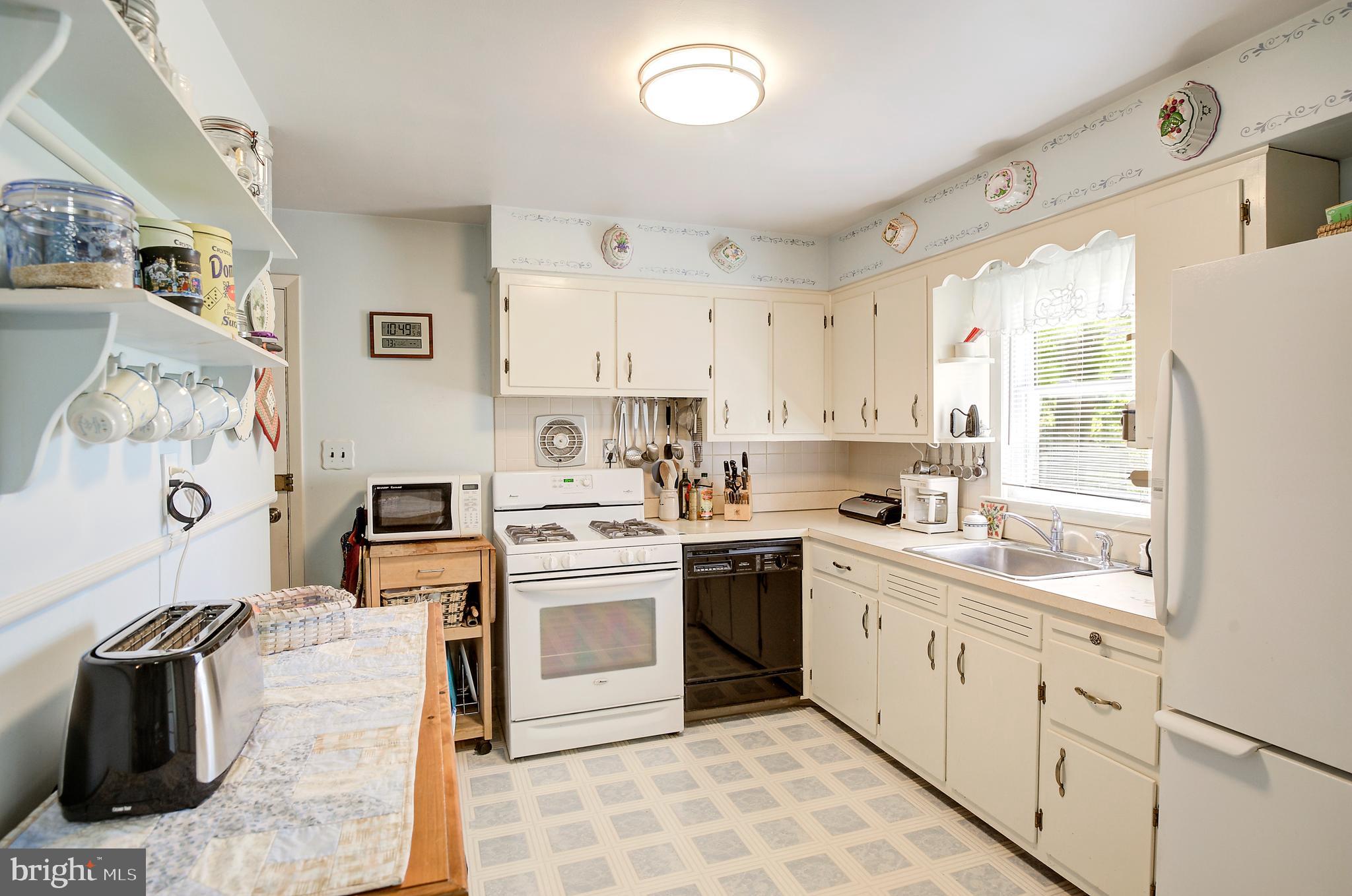 21 Whitman Road Trenton, NJ 08619 - Photo 11 of 30 Kitchen