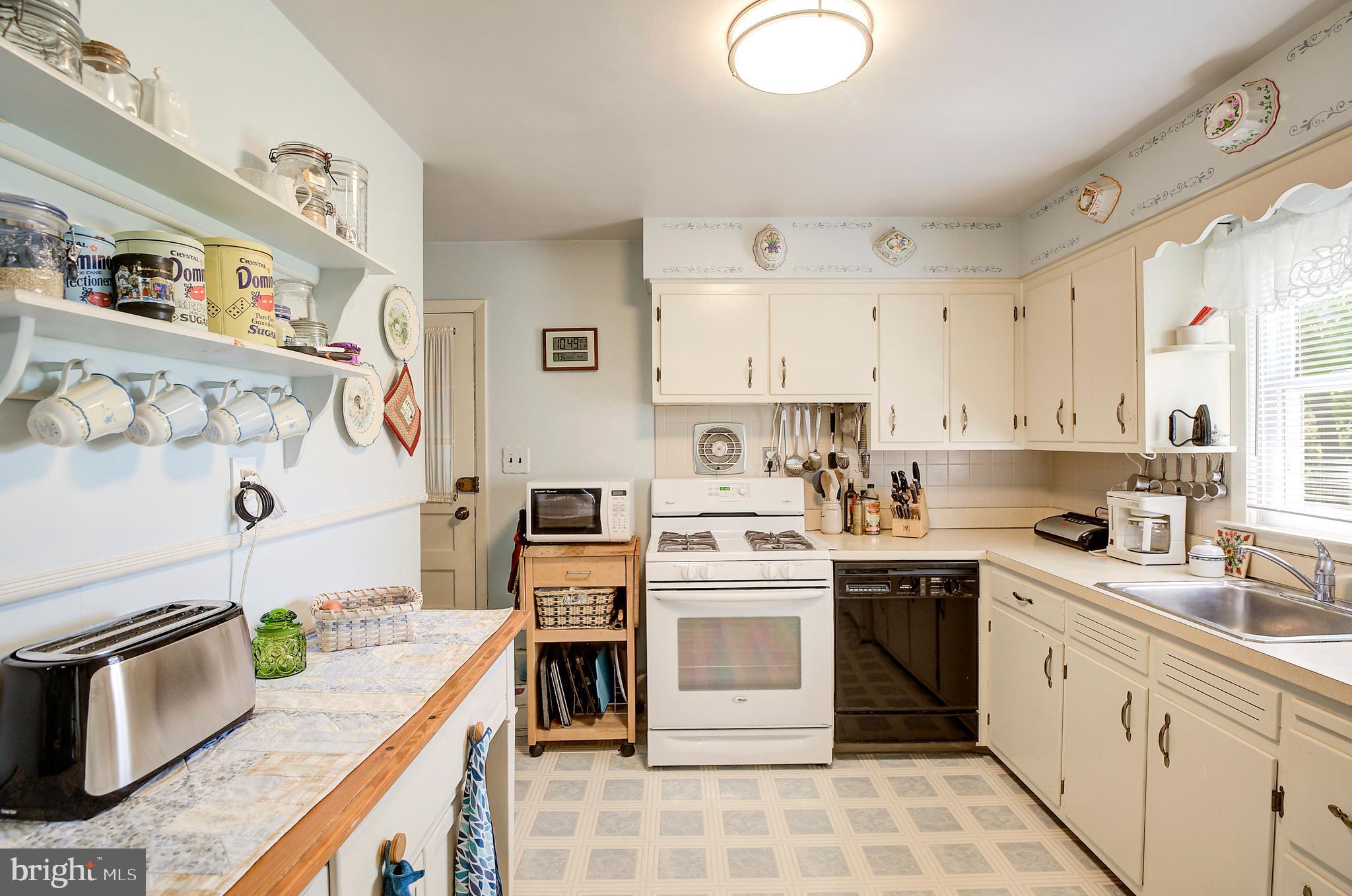 21 Whitman Road Trenton, NJ 08619 - Photo 12 of 30 Kitchen