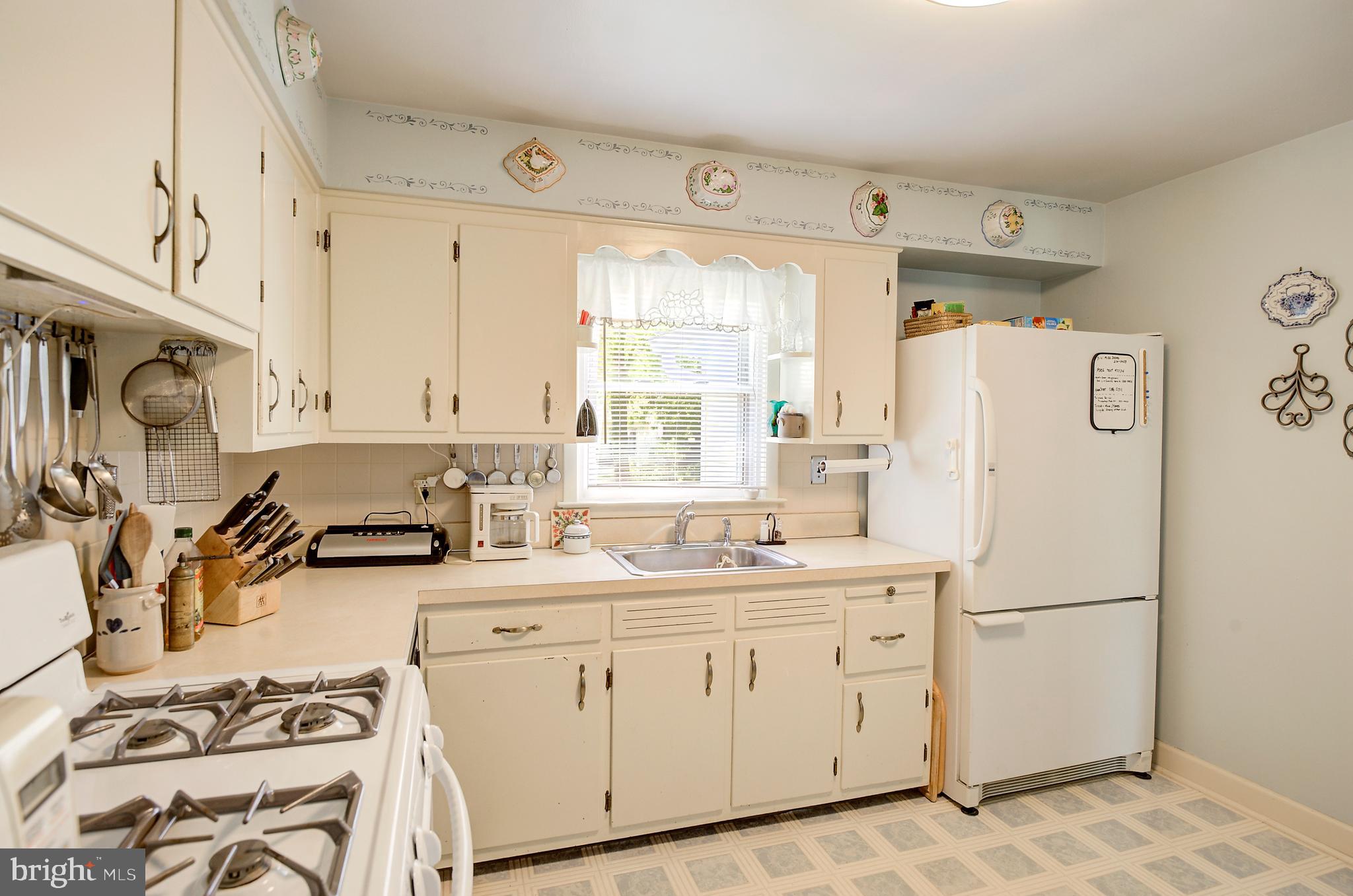 21 Whitman Road Trenton, NJ 08619 - Photo 13 of 30 Kitchen