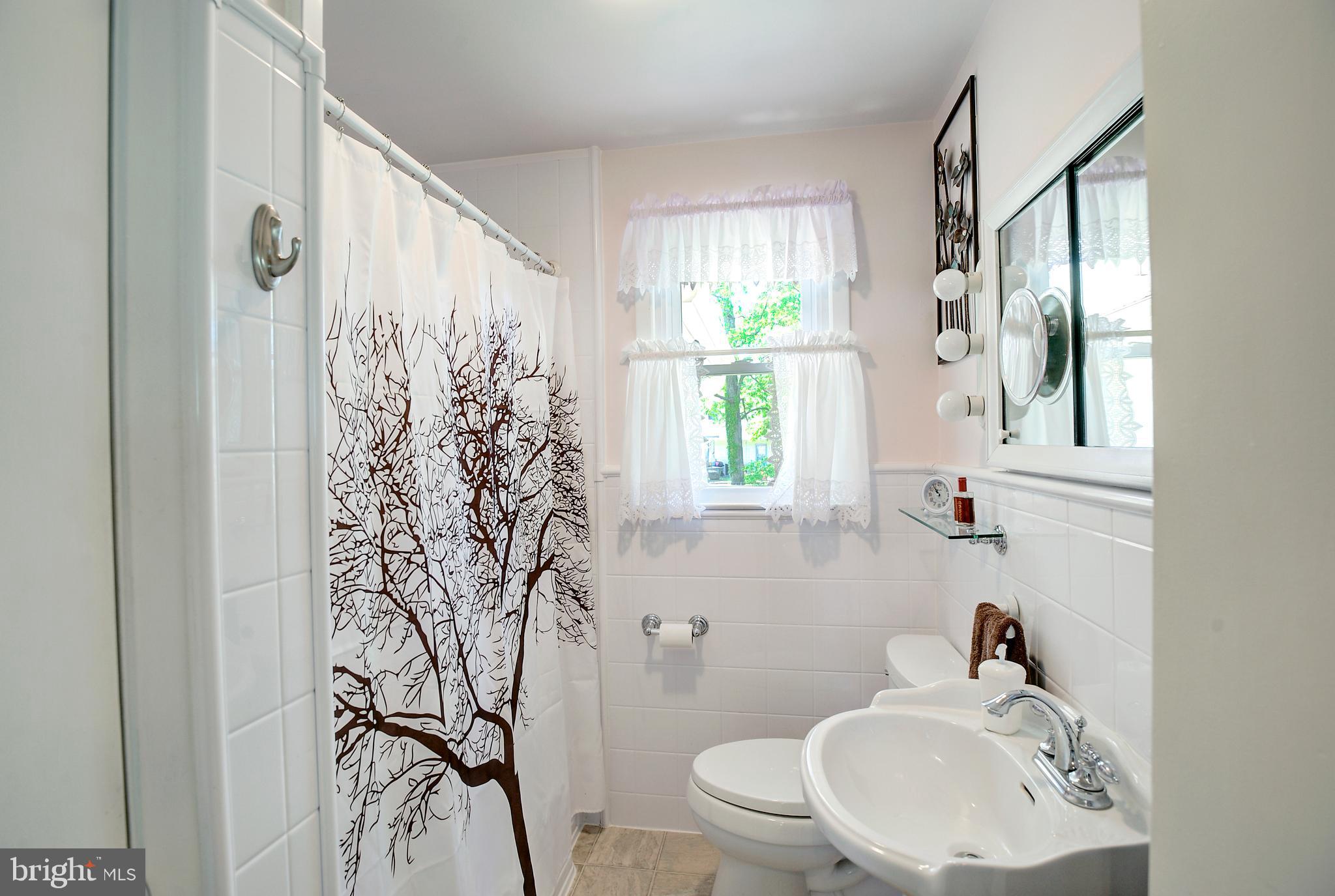 21 Whitman Road Trenton, NJ 08619 - Photo 17 of 30 Bath