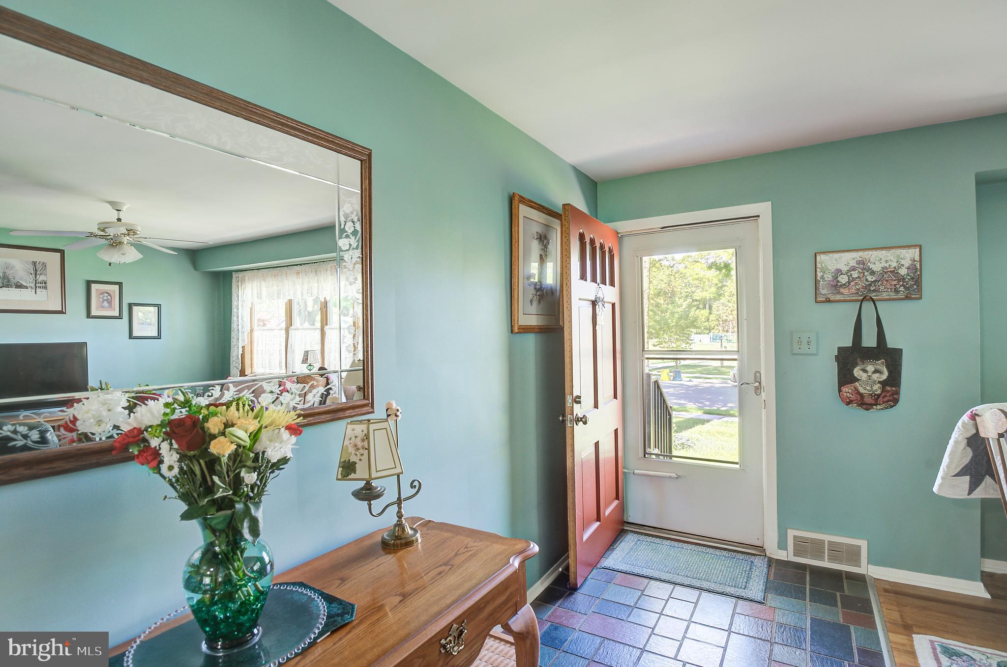 21 Whitman Road Trenton, NJ 08619 - Photo 5 of 30 Foyer / Front Door