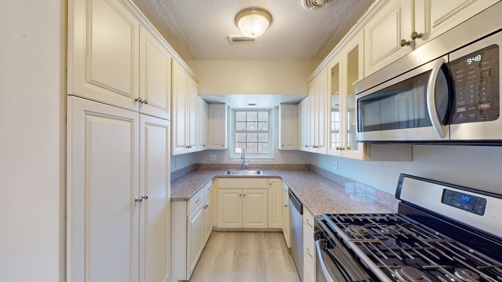 137 Lake Shore Road, Unit 4 Boston, MA 02135 - Photo 4 of 19