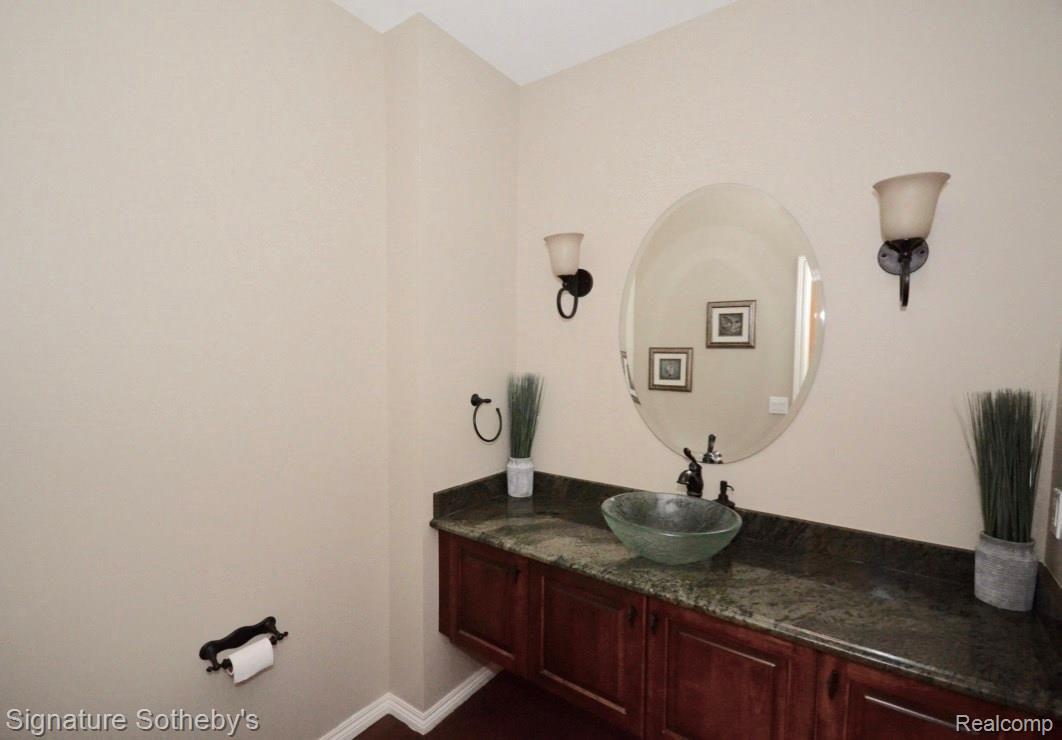 2780 North Addison Circle Rochester, MI 48306 - Photo 16 of 48 16.jpg