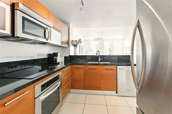 $2,995 | 244 Biscayne Boulevard, Unit 2405, Miami, FL 33132