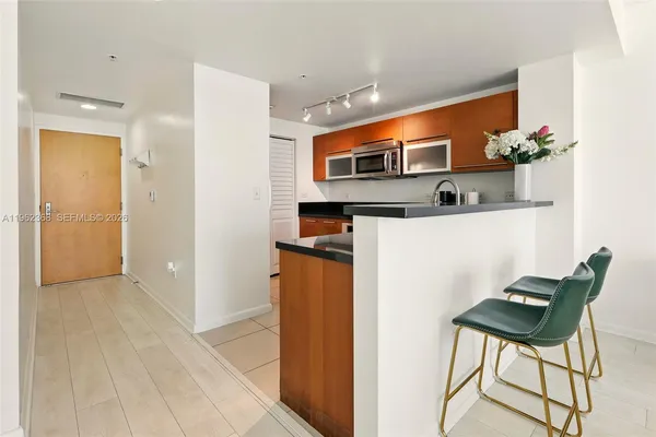 $2,995 | 244 Biscayne Boulevard, Unit 2405, Miami, FL 33132