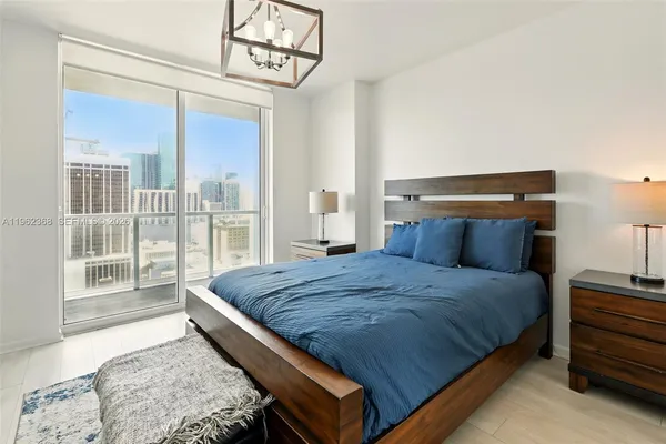 $2,995 | 244 Biscayne Boulevard, Unit 2405, Miami, FL 33132