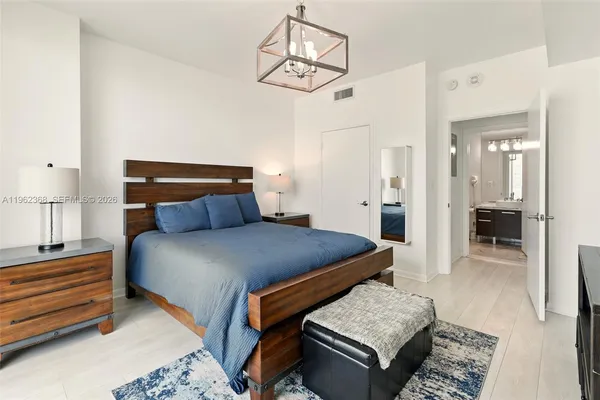 $2,995 | 244 Biscayne Boulevard, Unit 2405, Miami, FL 33132