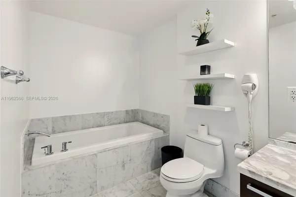 $2,995 | 244 Biscayne Boulevard, Unit 2405, Miami, FL 33132