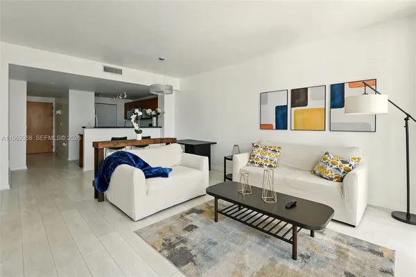 $2,995 | 244 Biscayne Boulevard, Unit 2405, Miami, FL 33132