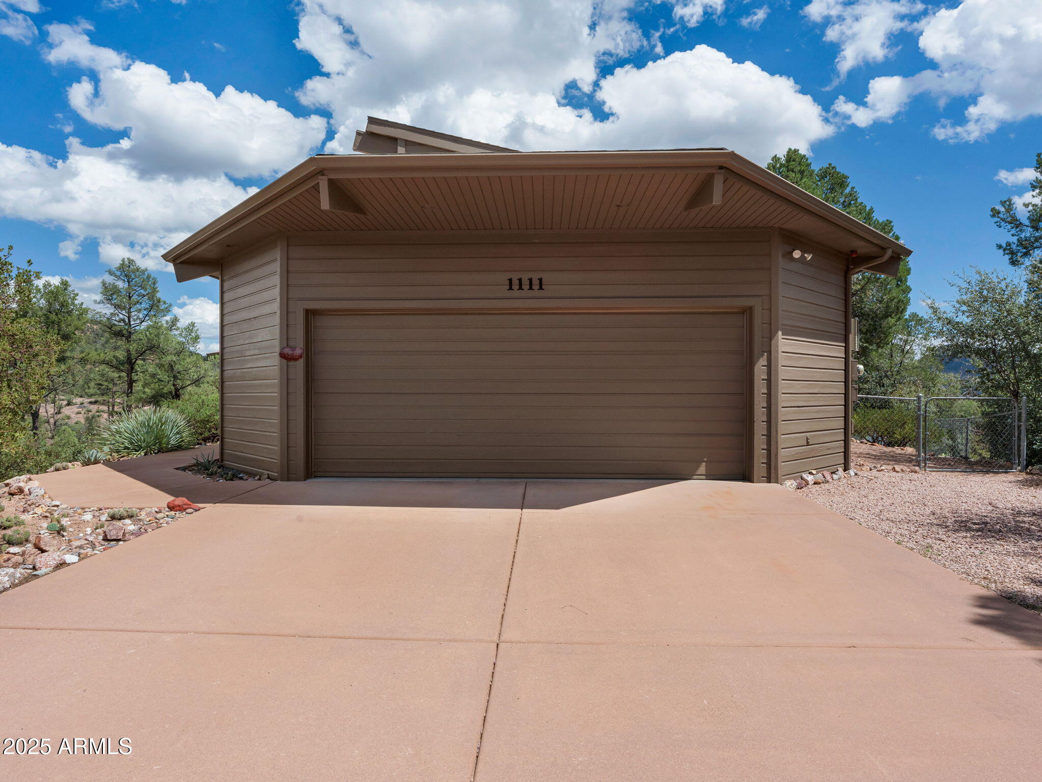 1111 South Sutton Road Payson, AZ 85541 - Photo 45 of 50 a front view of a house with a yard and garage