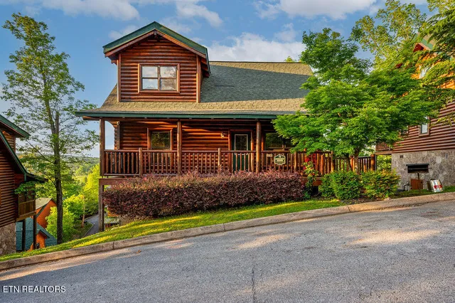 $525,000 | 2023 Bear Creek Way, Pigeon Forge, TN 37862