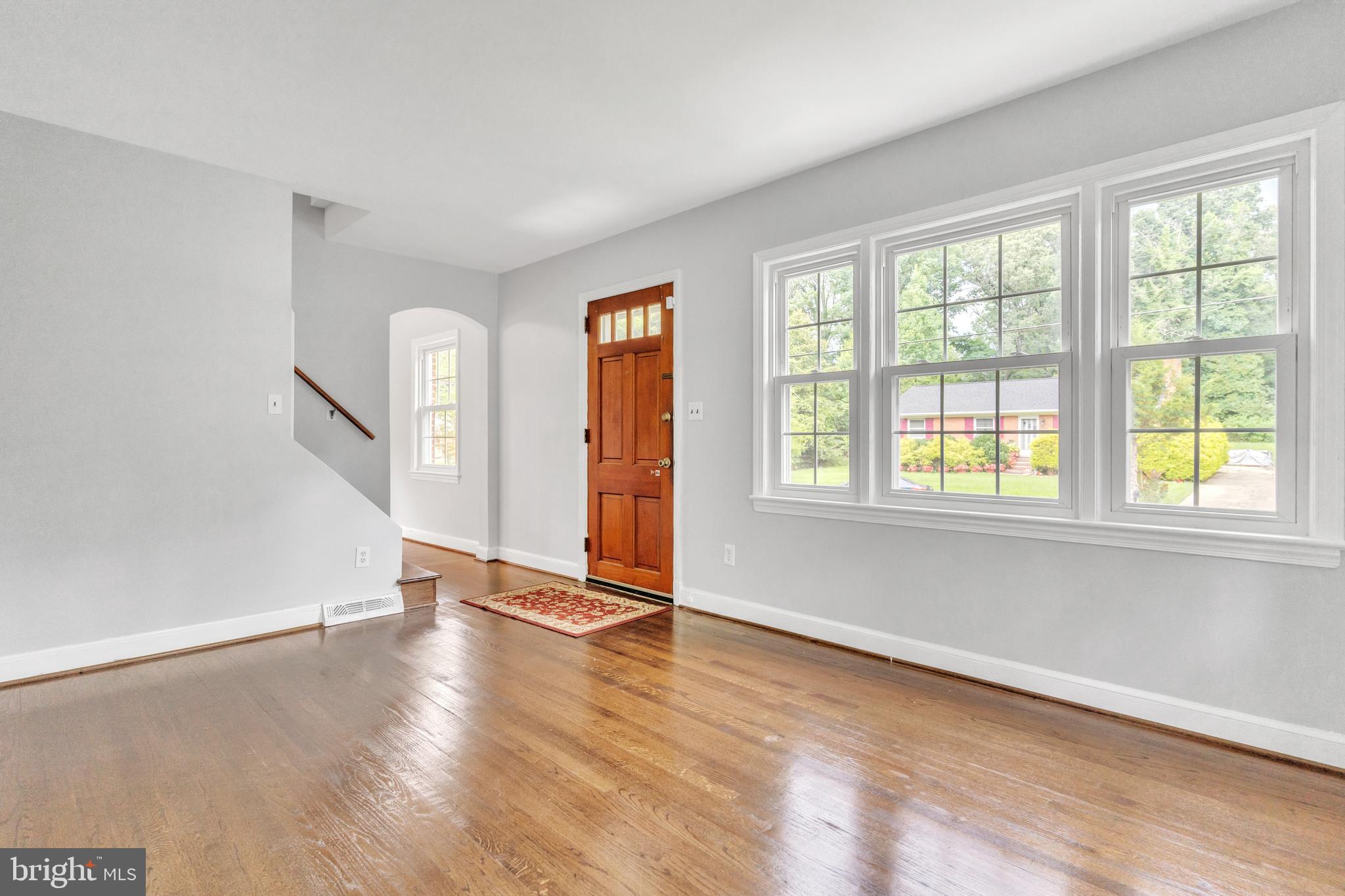 6809 Dodge Lane Temple Hills, MD 20748 - Photo 11 of 47 Living Room