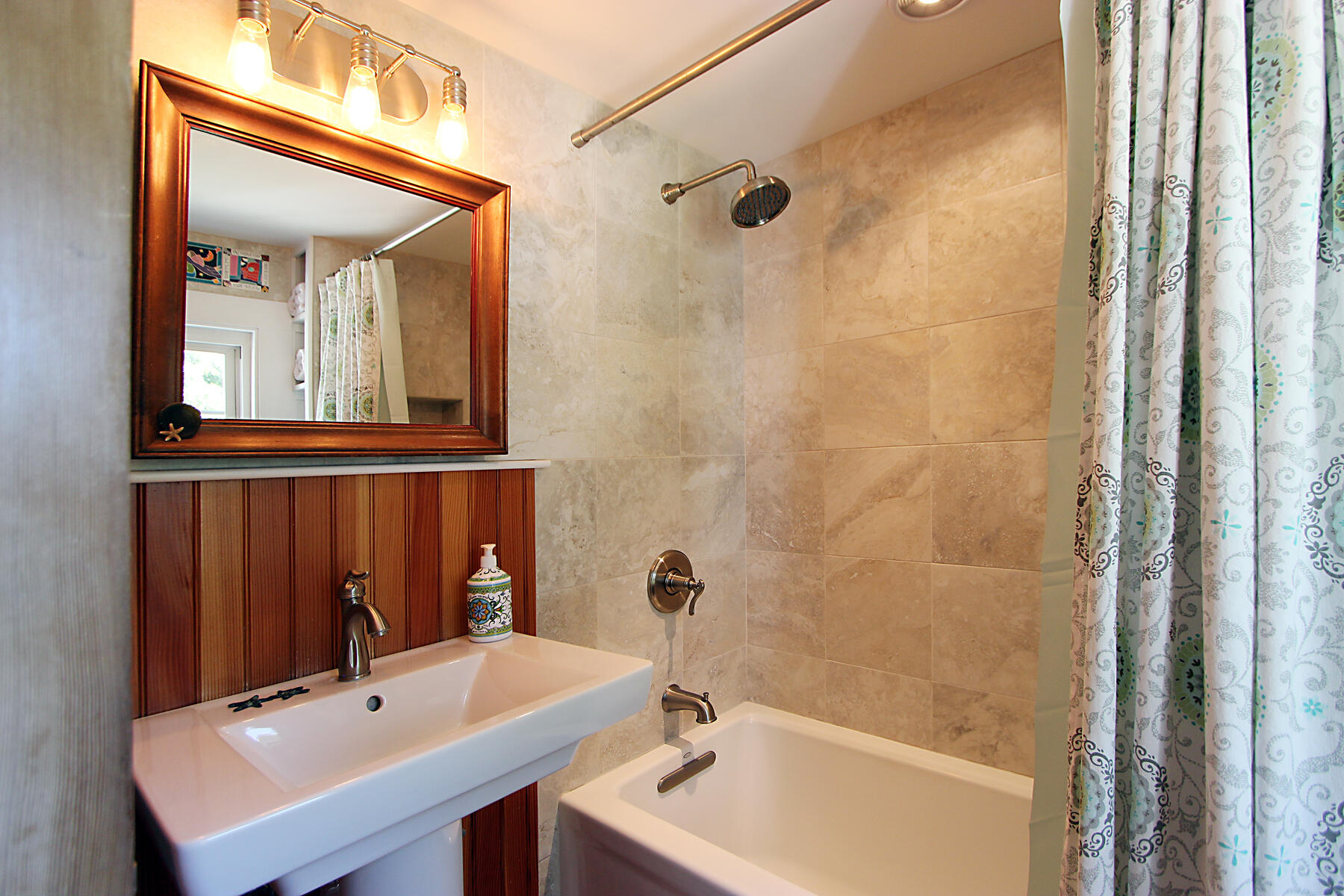 29 Pond Road Orleans, MA 02653 - Photo 11 of 41 a bathroom with a tub a sink and mirror