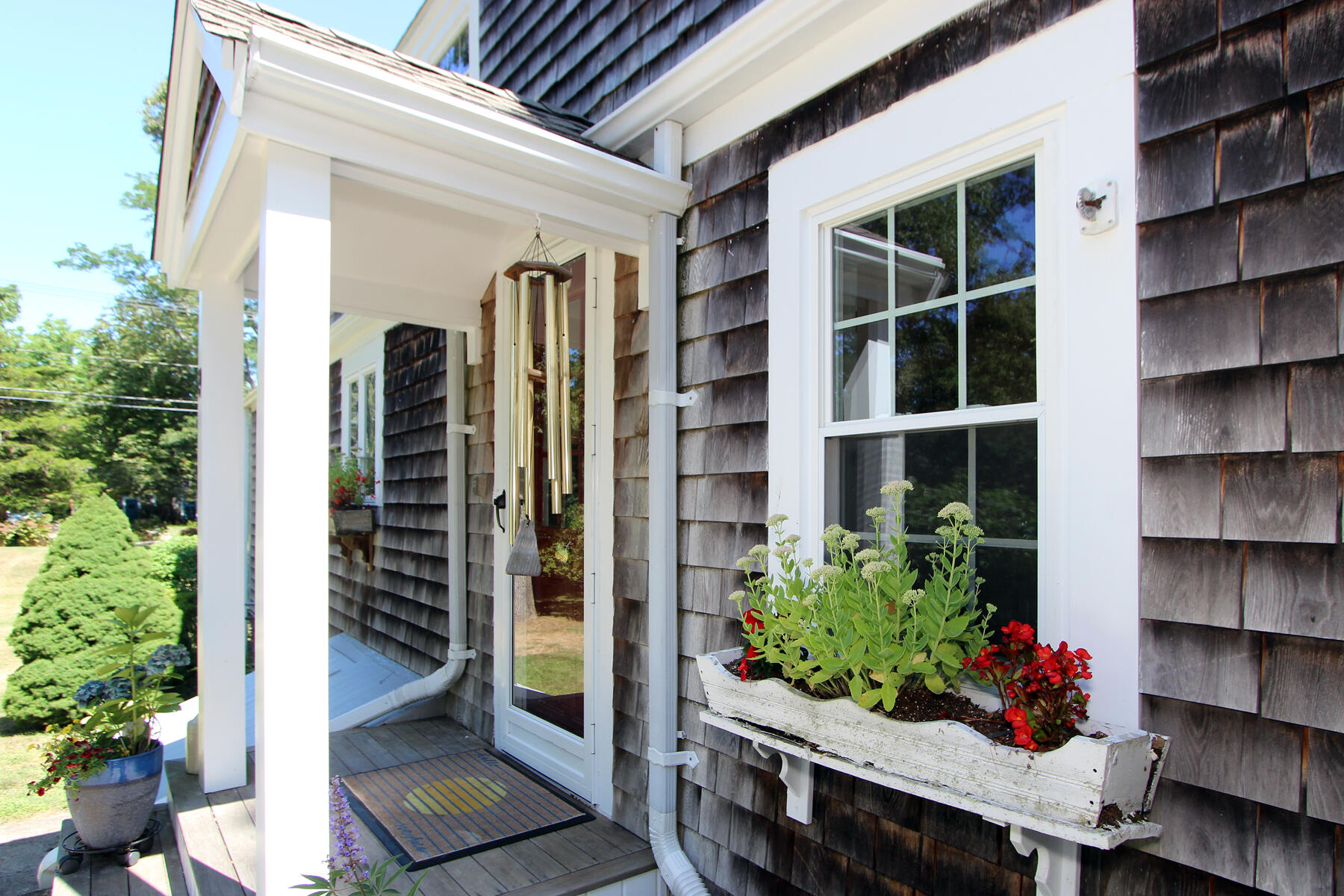 29 Pond Road Orleans, MA 02653 - Photo 4 of 41 a view of potted plants in front of building