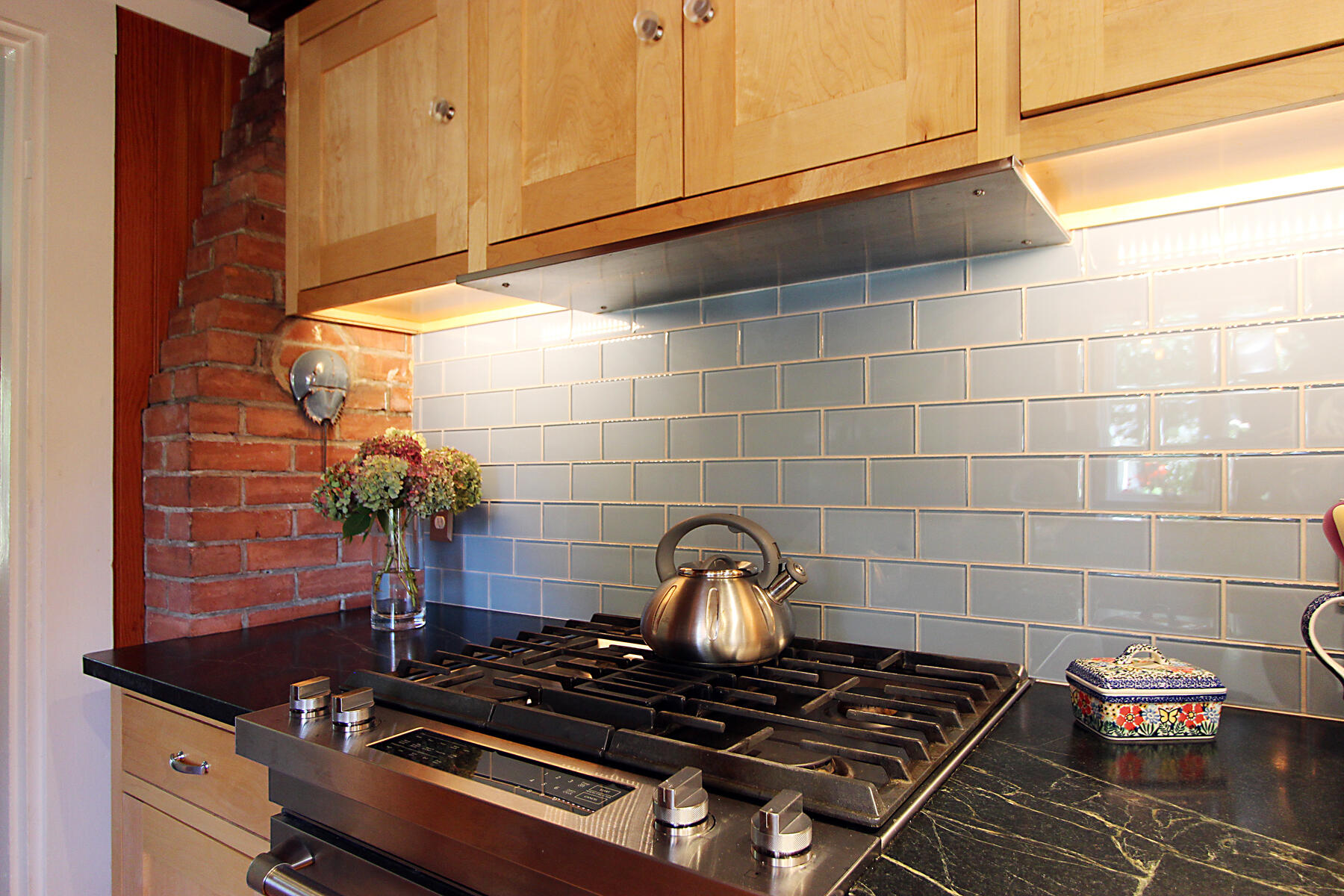 29 Pond Road Orleans, MA 02653 - Photo 10 of 41 a stove top oven sitting inside of a kitchen