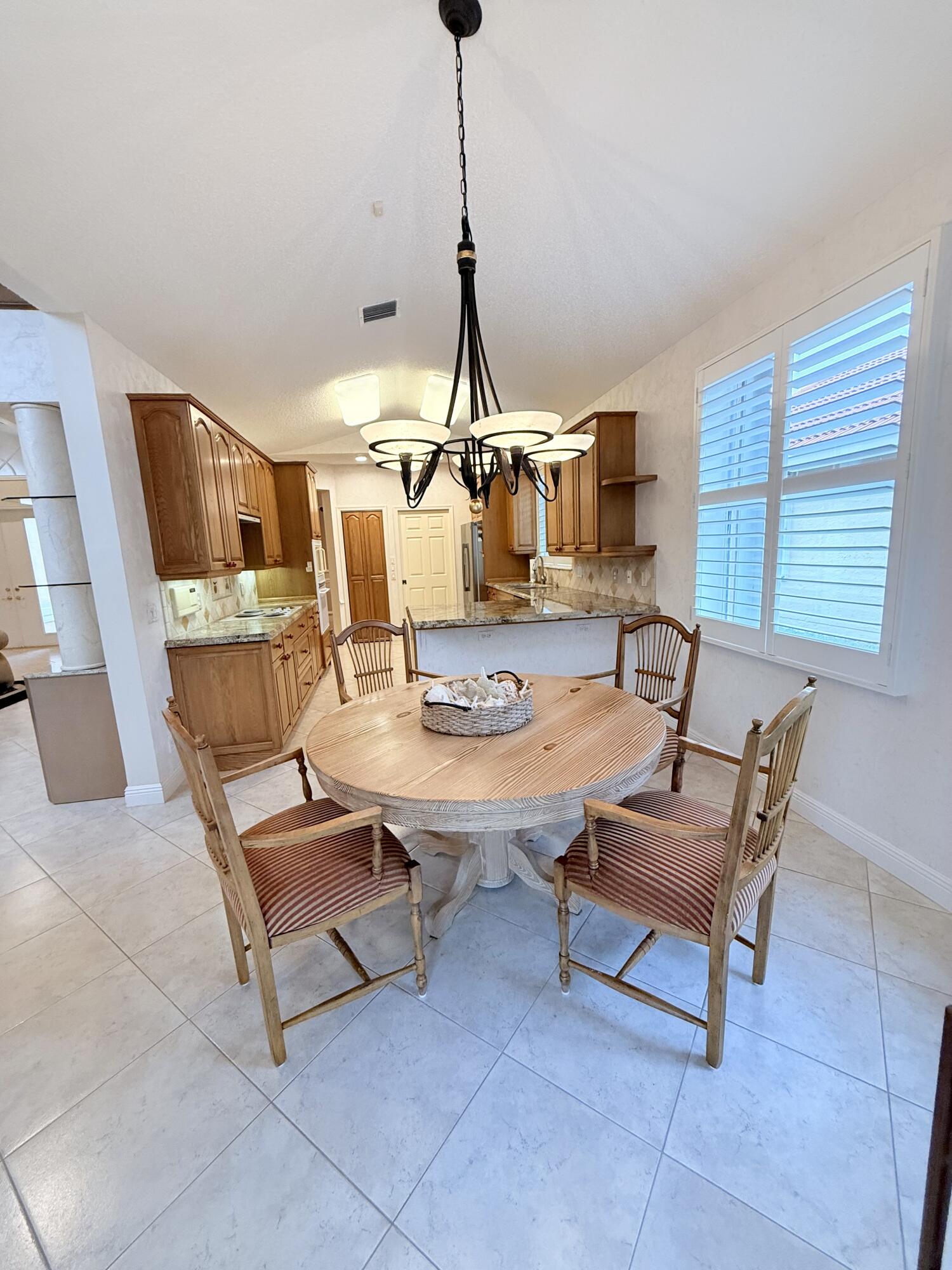 7633 La Corniche Circle Boca Raton, FL 33433 - Photo 18 of 49 Kitchen/Breakfast area