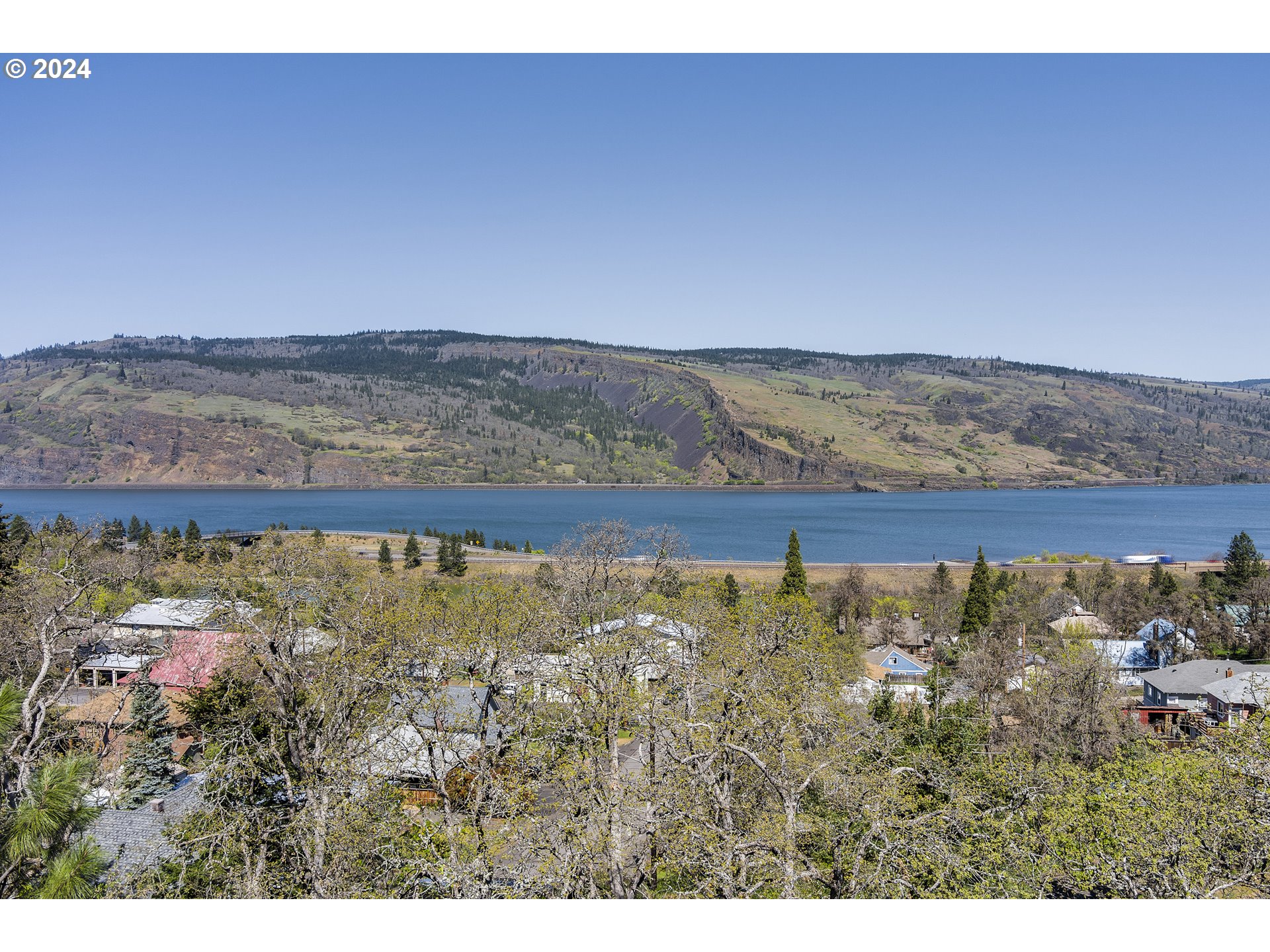 775 Fifth Avenue, Unit 23 Mosier, OR 97040 - Photo 2 of 7