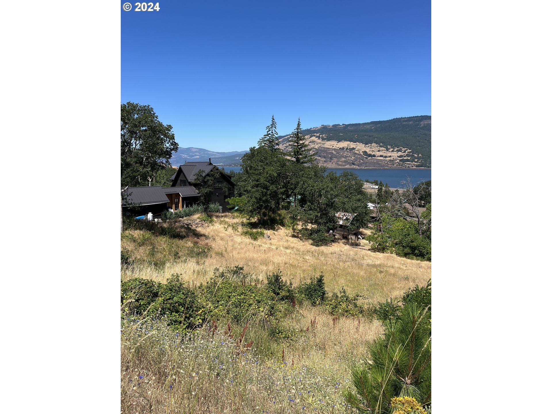 775 Fifth Avenue, Unit 23 Mosier, OR 97040 - Photo 4 of 7 a view of a yard with wooden fence
