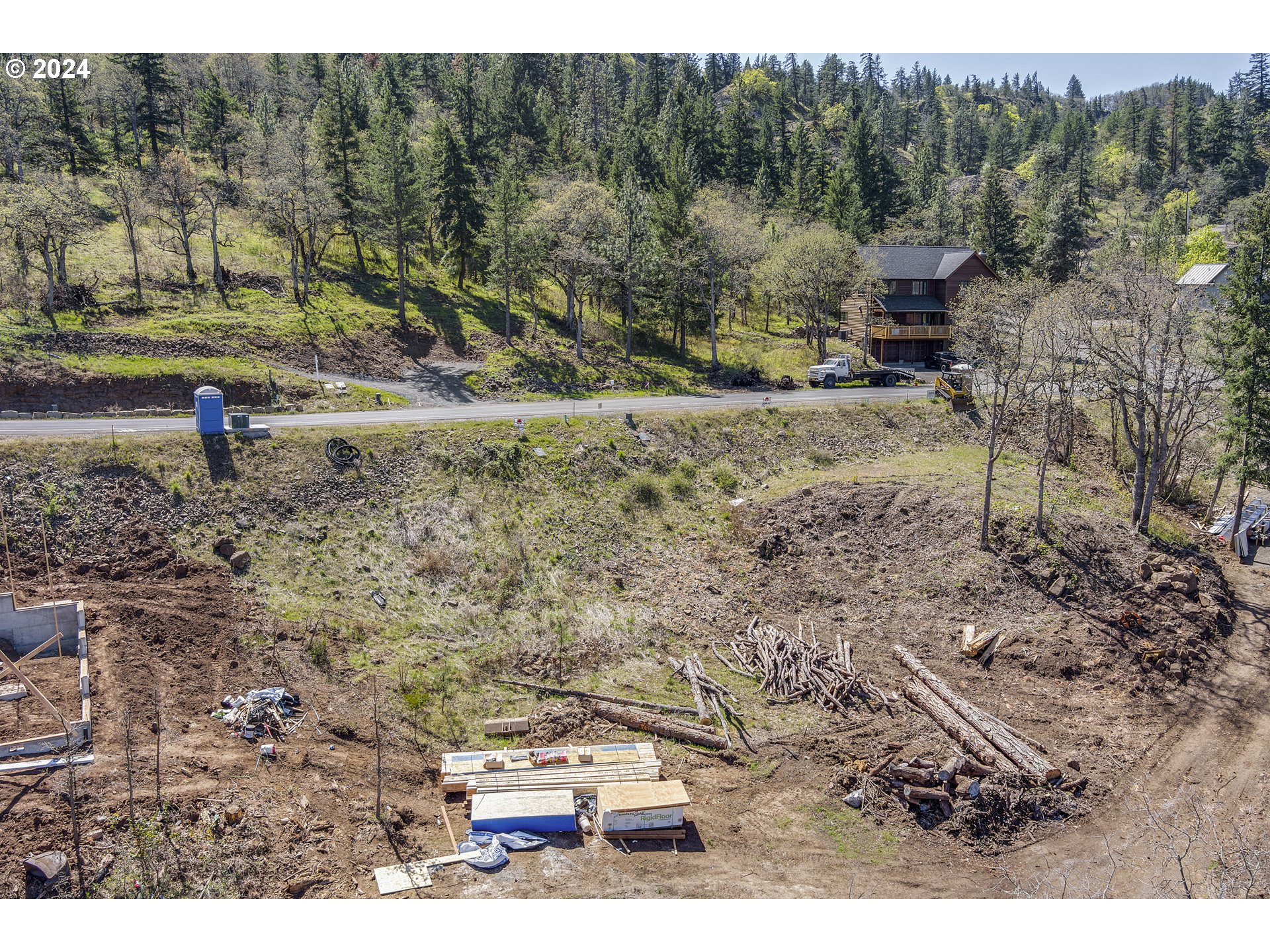775 Fifth Avenue, Unit 23 Mosier, OR 97040 - Photo 6 of 7 a view of a yard with a tree