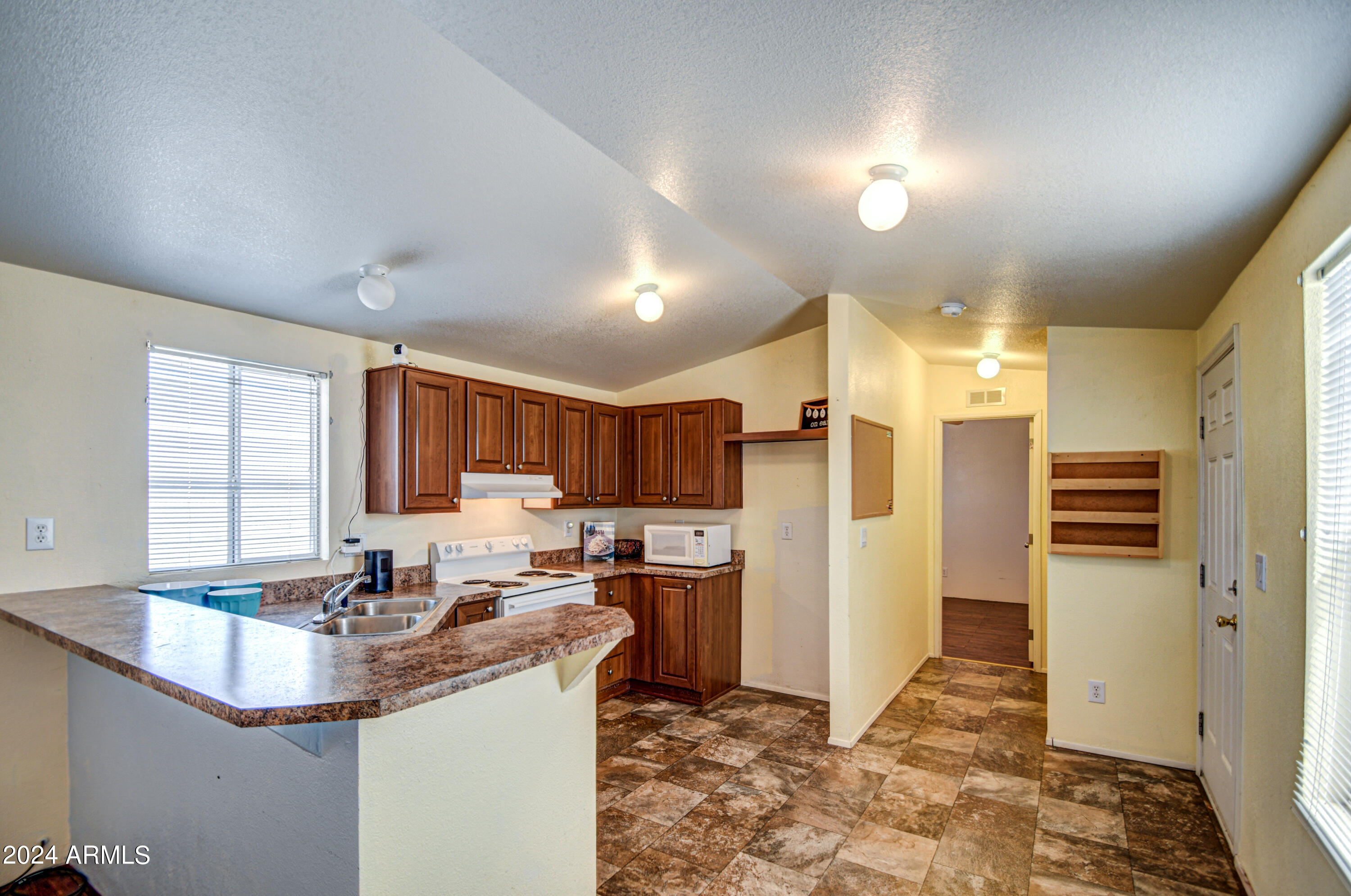4205 North Hudson Road Coolidge, AZ 85128 - Photo 14 of 30 Kitchen 3