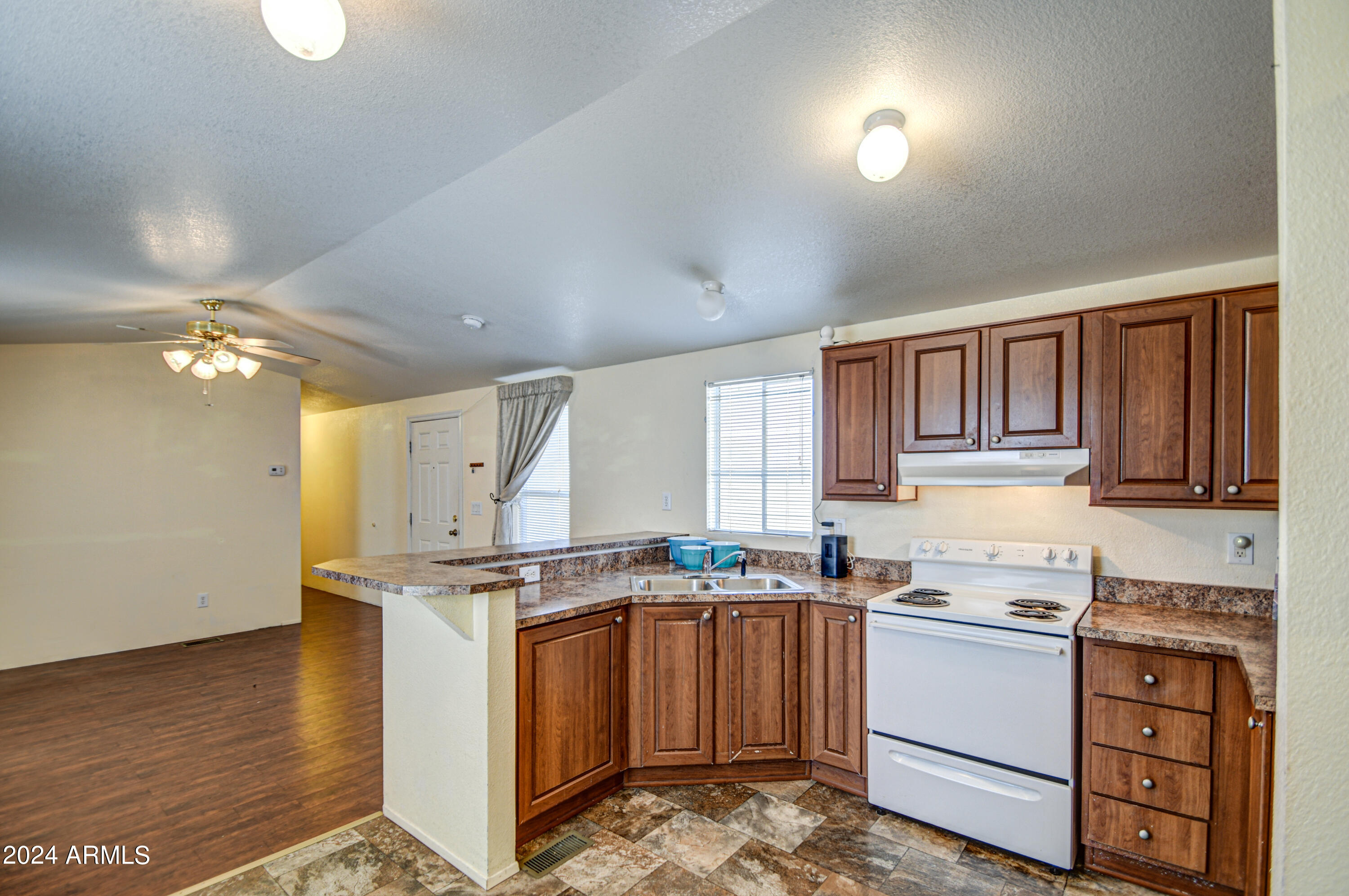 4205 North Hudson Road Coolidge, AZ 85128 - Photo 16 of 30 Kitchen 5