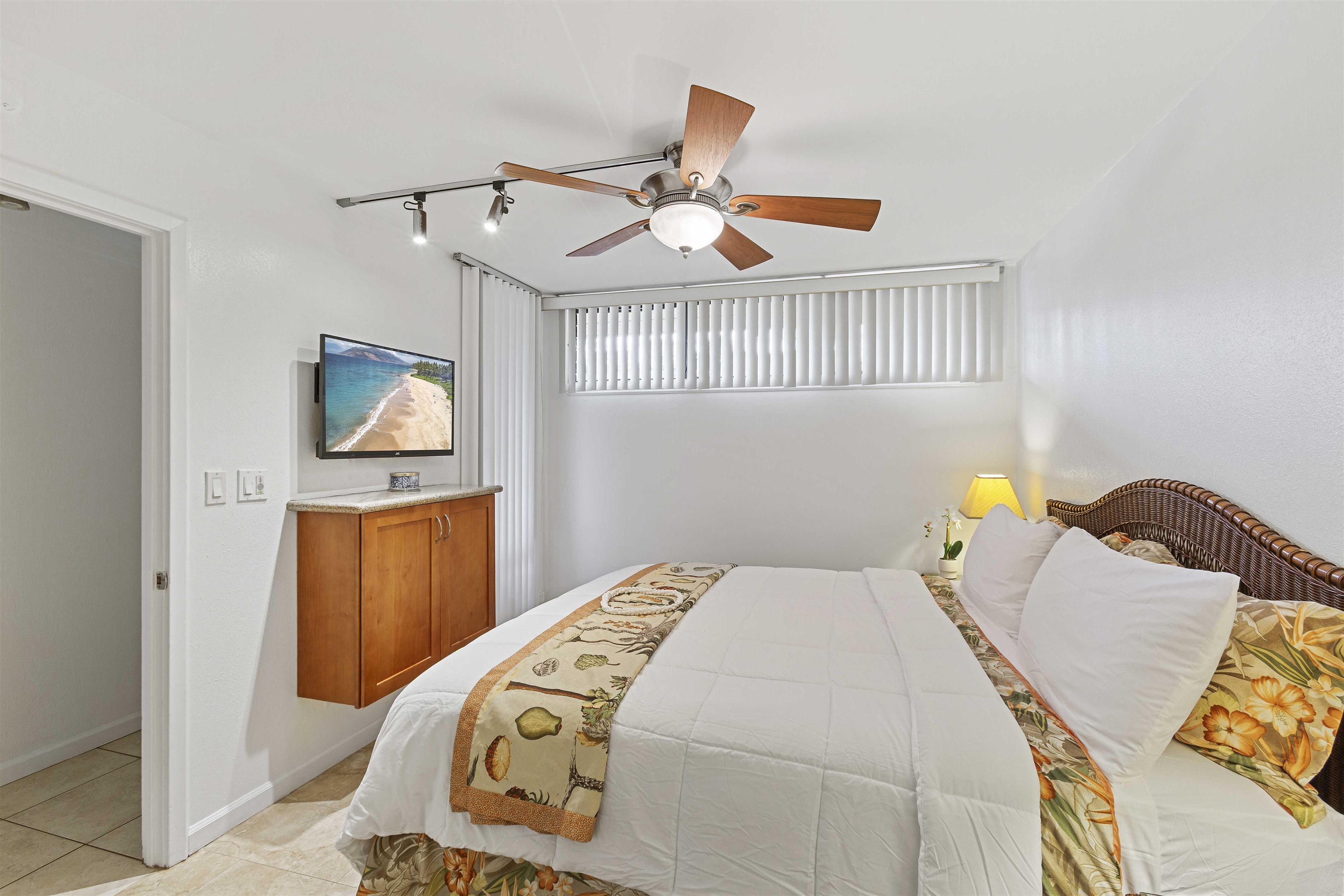 4242 Lower Honoapiilani Road, Unit E 210 Lahaina, HI 96761 - Photo 9 of 40