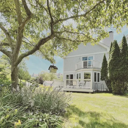 $2,900 | 15 Hammersmith Road, Unit 33, Newport, RI 02840