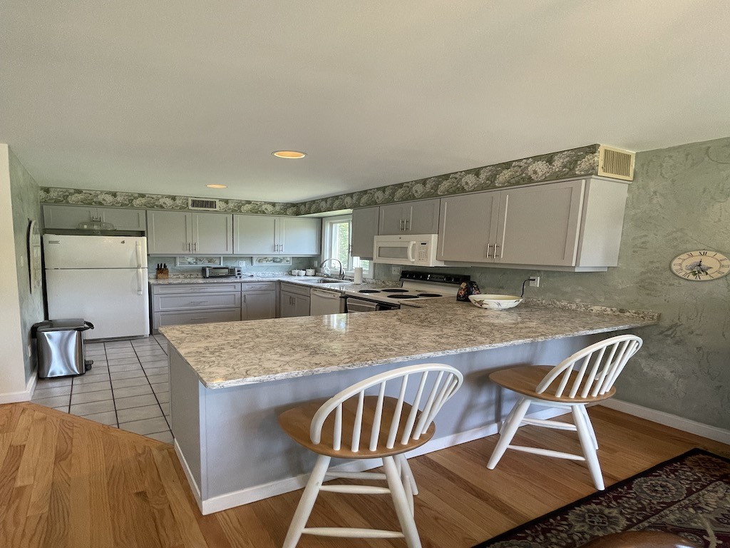 15 Hammersmith Road, Unit 33 Newport, RI 02840 - Photo 12 of 36