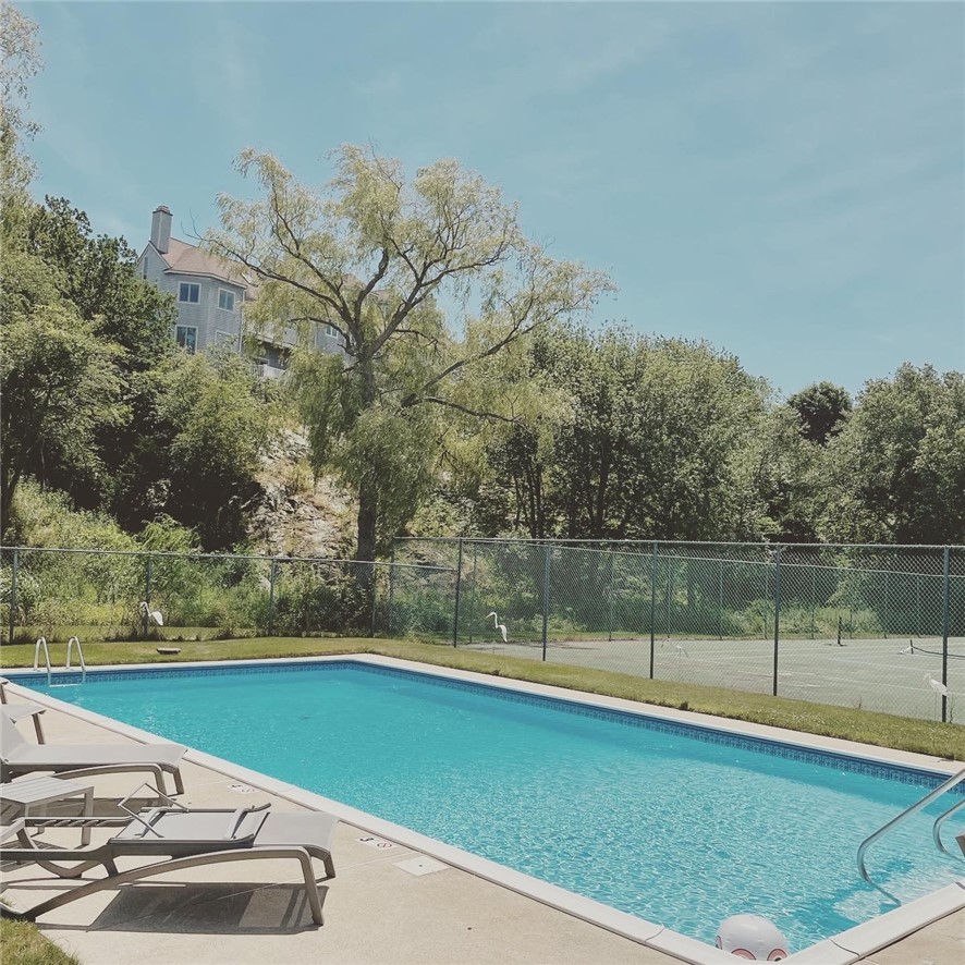 15 Hammersmith Road, Unit 33 Newport, RI 02840 - Photo 18 of 36