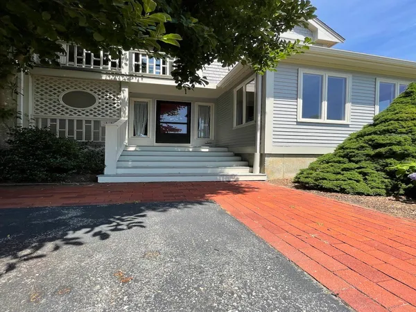 $2,900 | 15 Hammersmith Road, Unit 33, Newport, RI 02840