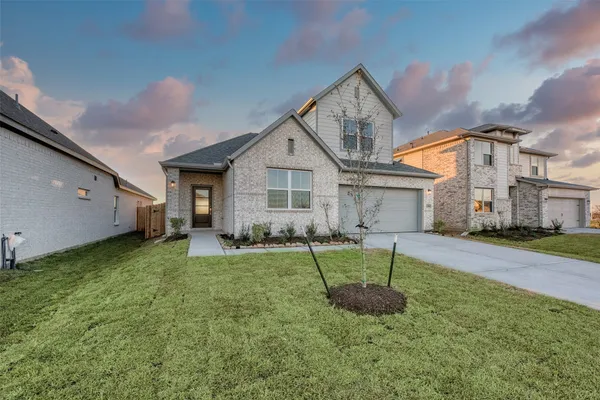 a view of a house with a back yard