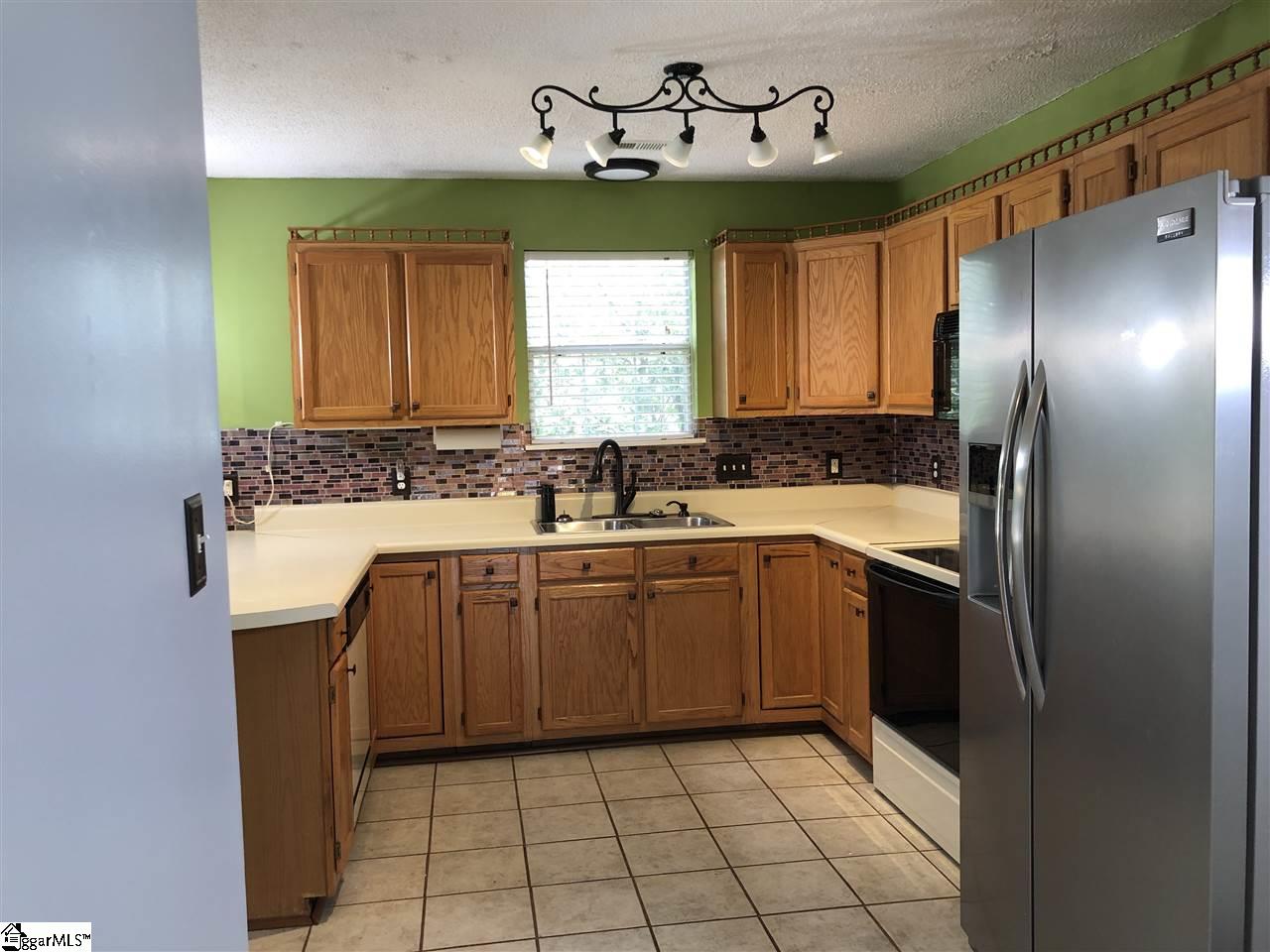 105 Ridgeside Court Greenville, SC 29617 - Photo 7 of 36 Gallery Image 7