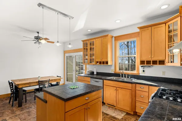 $575,000 | 24845 Emanuel Lane, Tremont, IL 61568